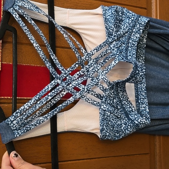 Lululemon Tank Size 4 - Picture 3 of 5